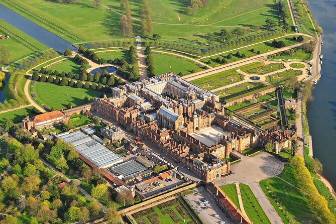Hampton Court Guided Tour Full Day and High Tea - Exploring Tudor England