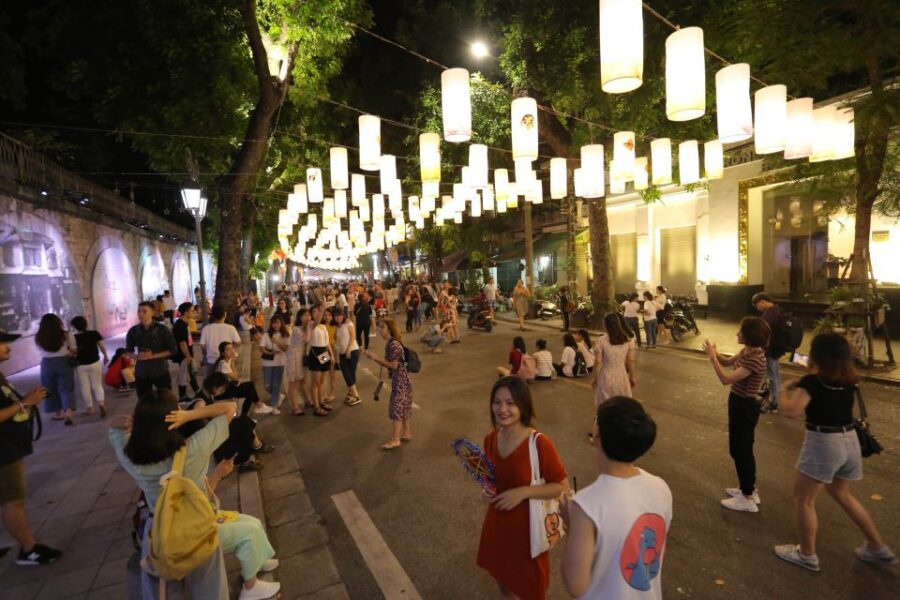Hanoi's Nightlife: Exploring and Relaxing Massage Experiences - Discovering Hanois Nighttime Allure