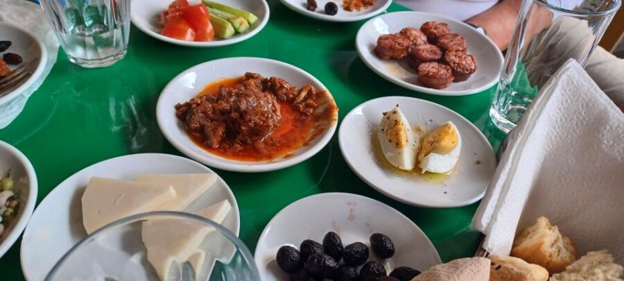 Heraklion: City Tour With Food & Pastry Lesson - Explore Heraklions Venetian Landmarks