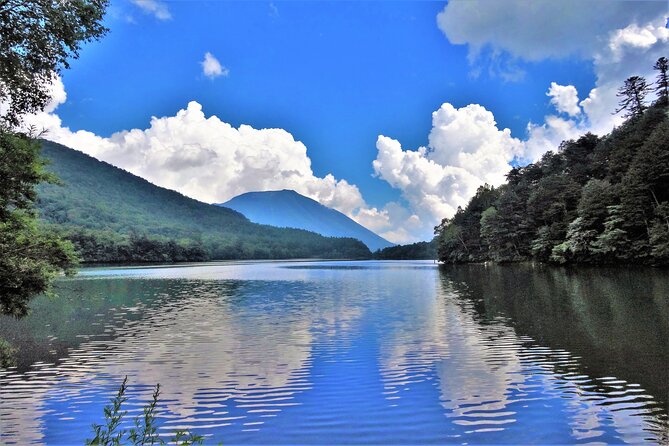 hiking-around-yuno-lake-revel-in-the-essence-of-nikkos-nature-and-history-exploring-yuno-lakes-natural-beauty