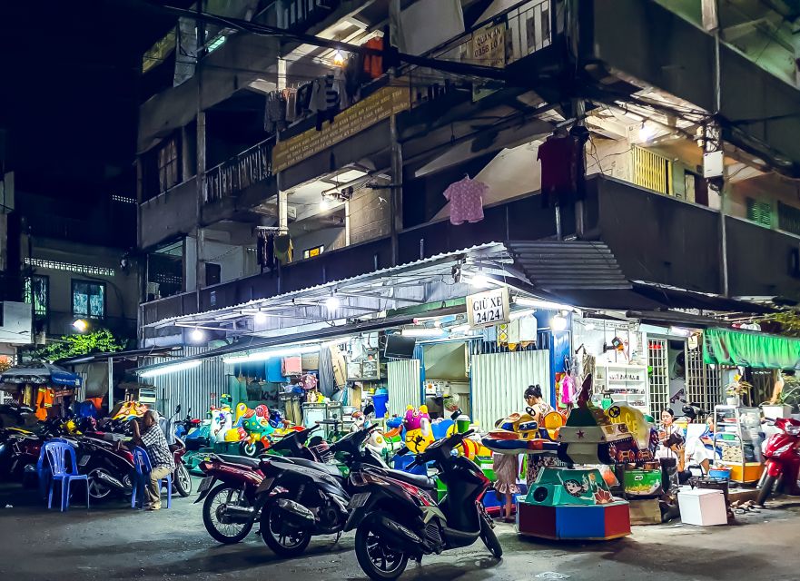 Ho Chi Minh City: Street Food and Sightseeing by Motorbike - Street Food Exploration