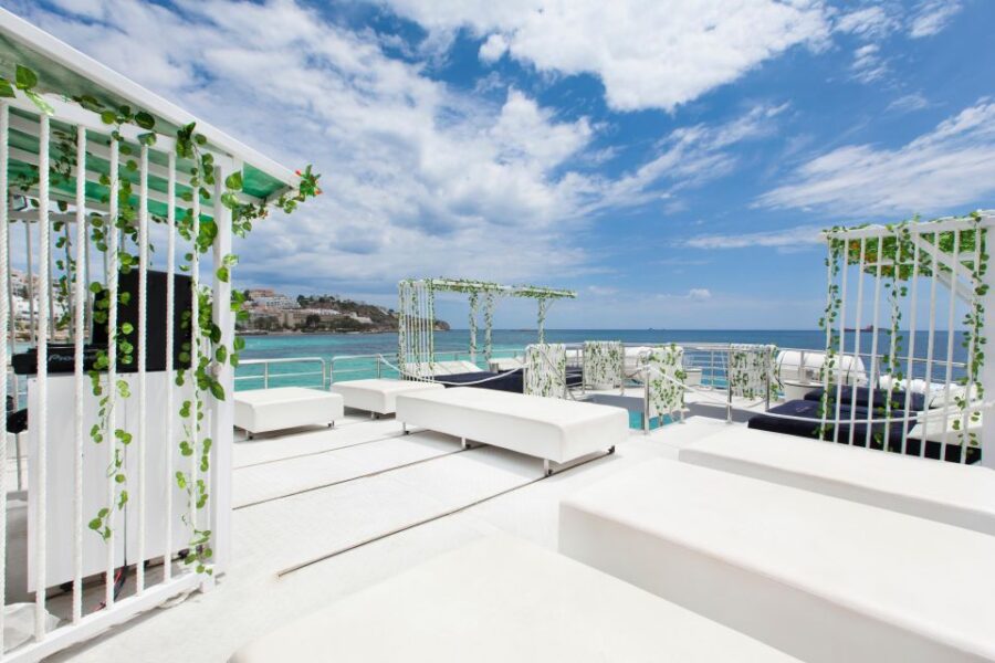 Ibiza: Boat Trip to Formentera With Open Bar and Paella