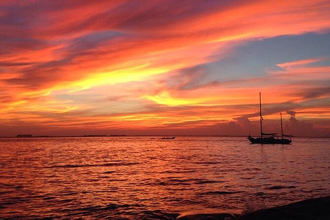 Isla Mujeres Sunset Cruise and Tour From Cancun