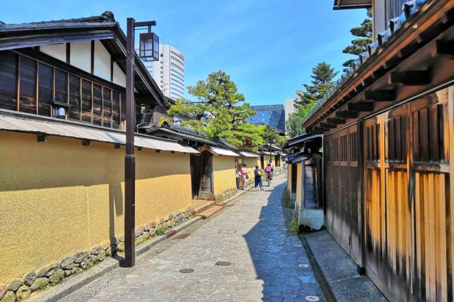 Kanazawa: Private Tour With Local Guide