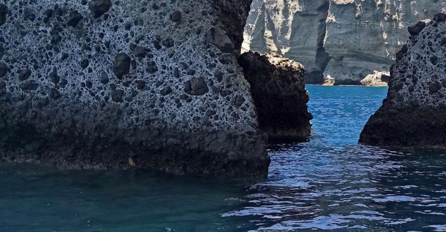 karolos-rental-boats-santorini-about-the-activity