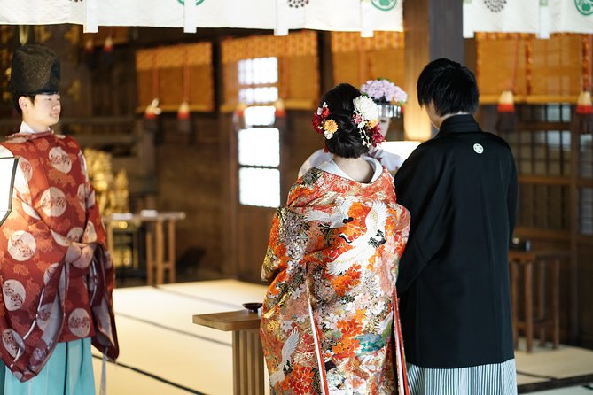 kimono-wedding-photo-shoot-in-shrine-ceremony-and-garden-location-and-transportation