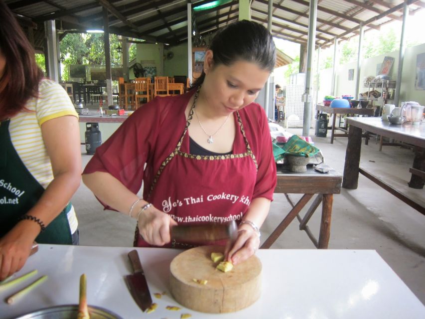 Krabi: Evening Thai Cooking Class at Yas Cookery