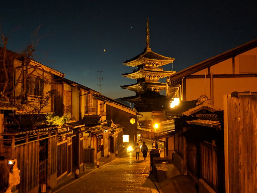 Kyoto: Gion Night Walking Tour - Gion District Exploration