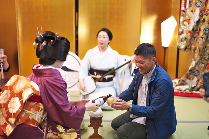 Kyoto Gion Tour Maiko or Geisha Dinner Included