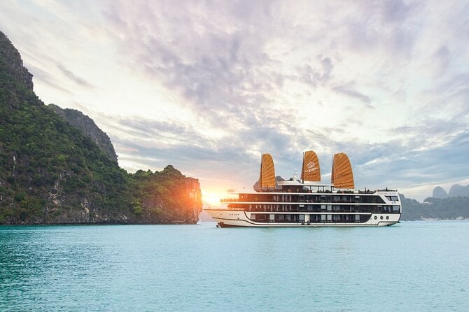 LA REGINA LEGEND Cruise 5* Luxury 3D2N With 2 Ways Transfer - Itinerary and Onboard Activities