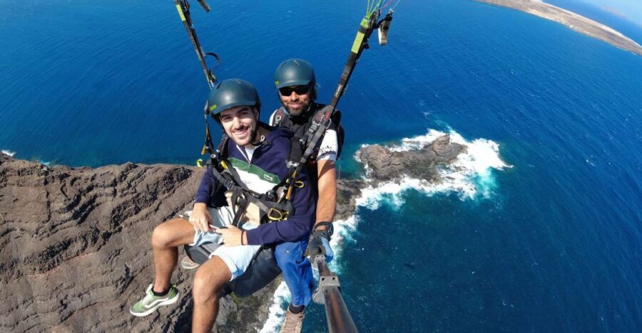 lanzarote-tandem-paragliding-flight-over-lanzarote-overview-of-tandem-paragliding