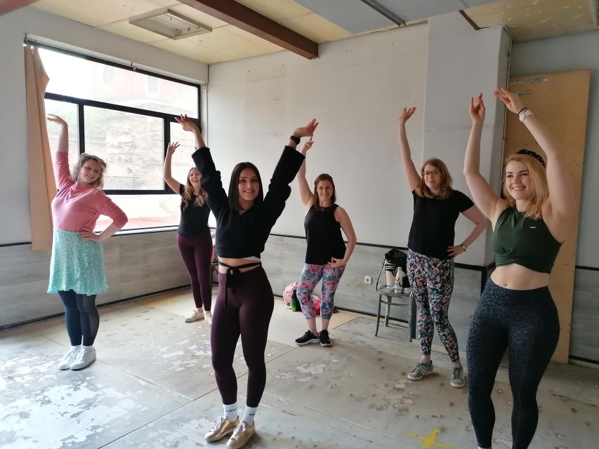 Latin Dance and Salsa Class in Granada Experience