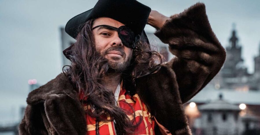 Liverpool: Pirate Pub Crawl & Boat Tour