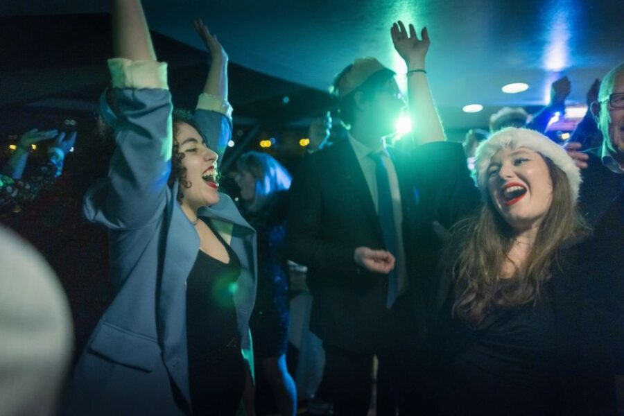 London: Christmas Party Dinner Cruise - Cruise Highlights