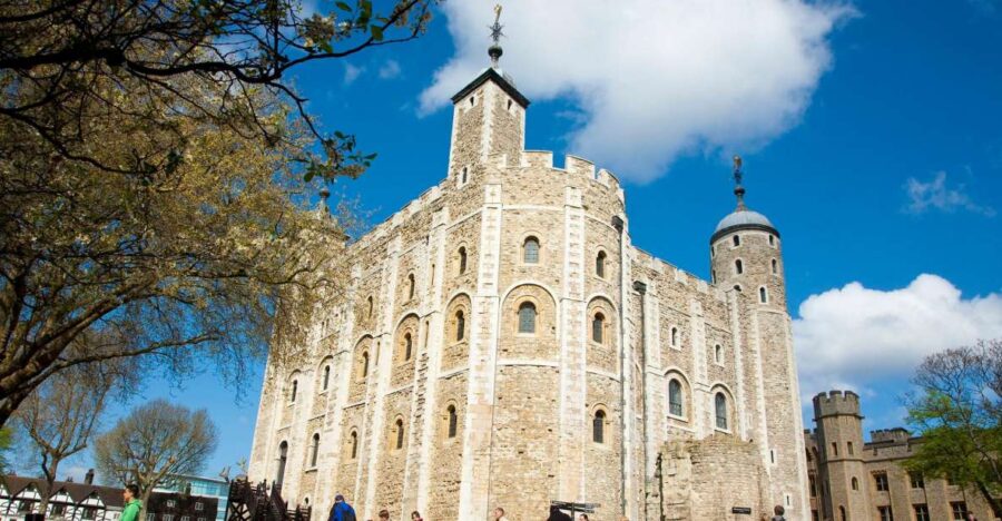 london-tower-of-london-hop-on-hop-off-bus-river-cruise-tour-overview