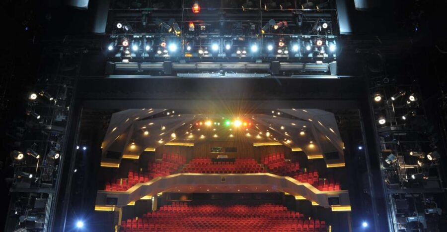 look-behind-the-scenes-leadership-in-the-state-theater-overview-of-the-tour