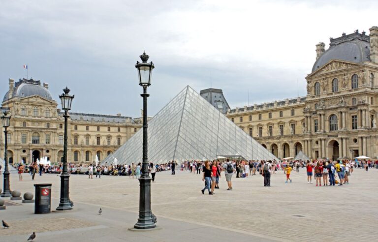 Louvre Highlights: Semi Private Guided Tour (6 Max) + Ticket