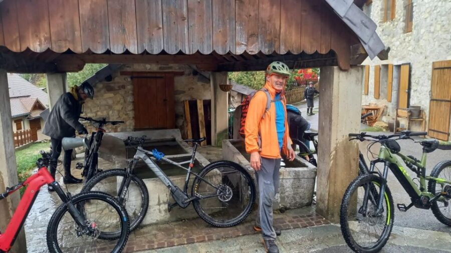 Luberon: E-Bike Rental