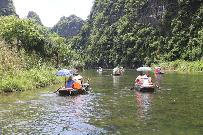 Luxury Limousine Small Group Tour to Tam Coc, Mua Cave, and Bich Dong