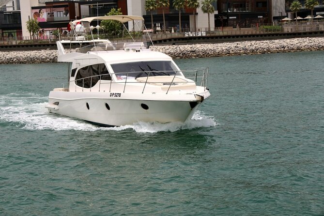 Luxury Yacht Charter : Dubai Marina, Atlantis The Palm & Burj Al Arab