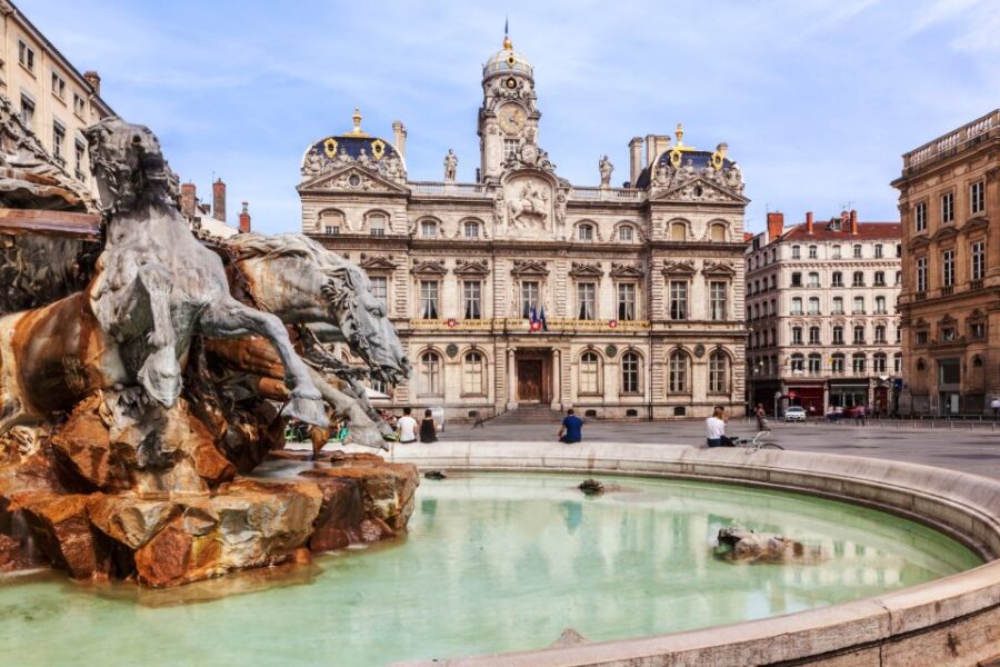 lyon-city-exploration-game-and-tour-discover-musee-des-tissus-et-des-arts-decoratifs