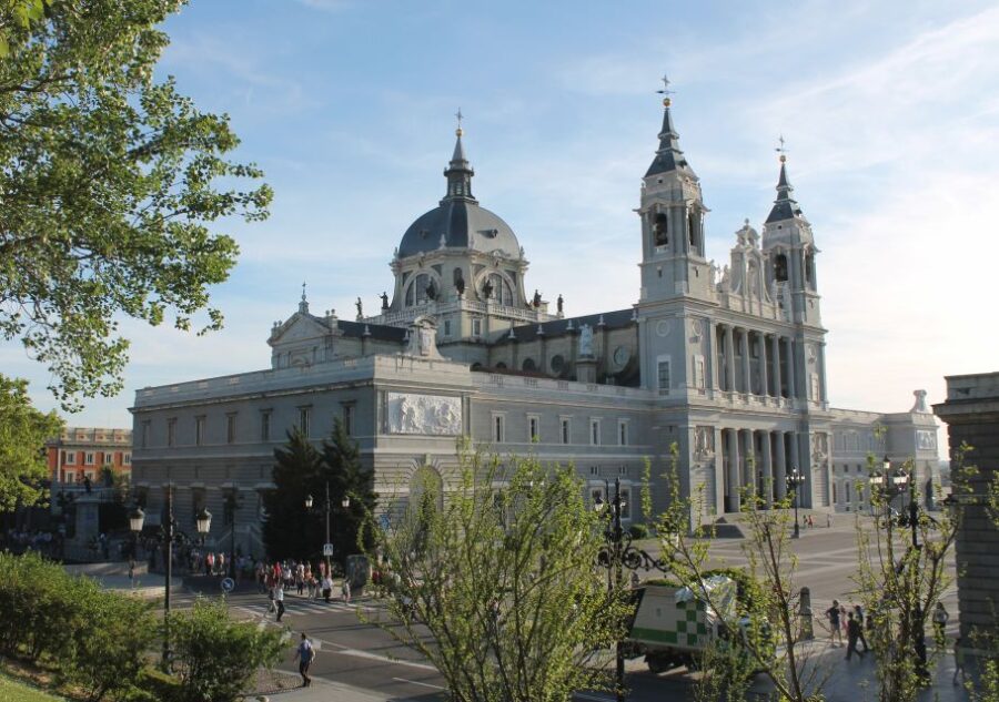 Madrid: 2-Hour City Highlights Guided Walking Tour - Tour Overview