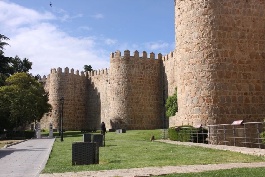 Madrid: Avila and Segovia Day Trip With Tickets to Monuments - Starting Location and Duration