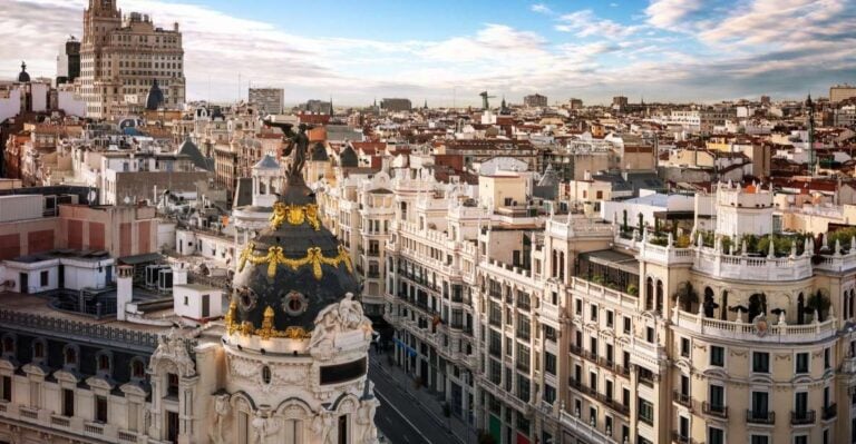 Madrid: Express Walk With a Local in 90 Minutes