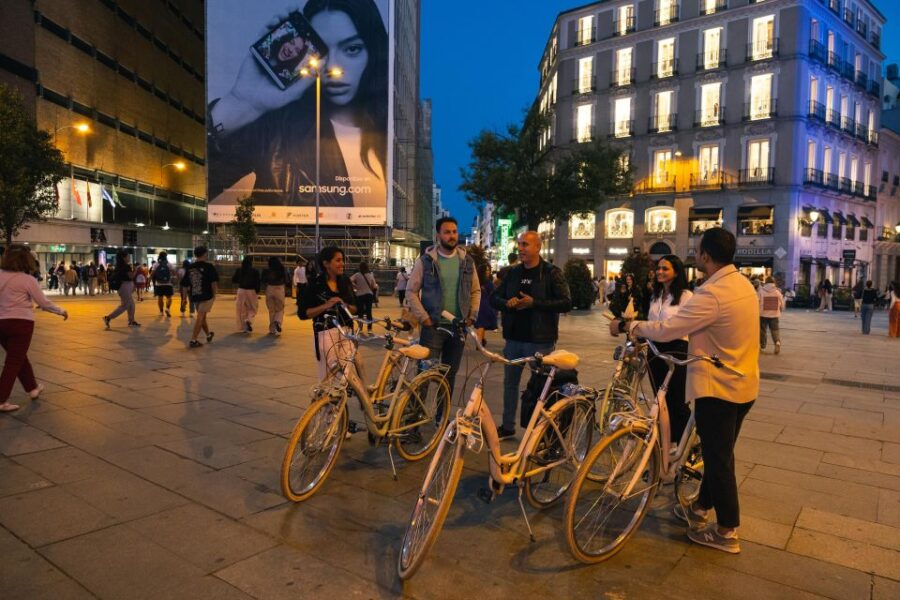 Madrid: Guided Night Bike Tour_The Bohemian XIX- XX Century - Discover Madrids Bohemian Past