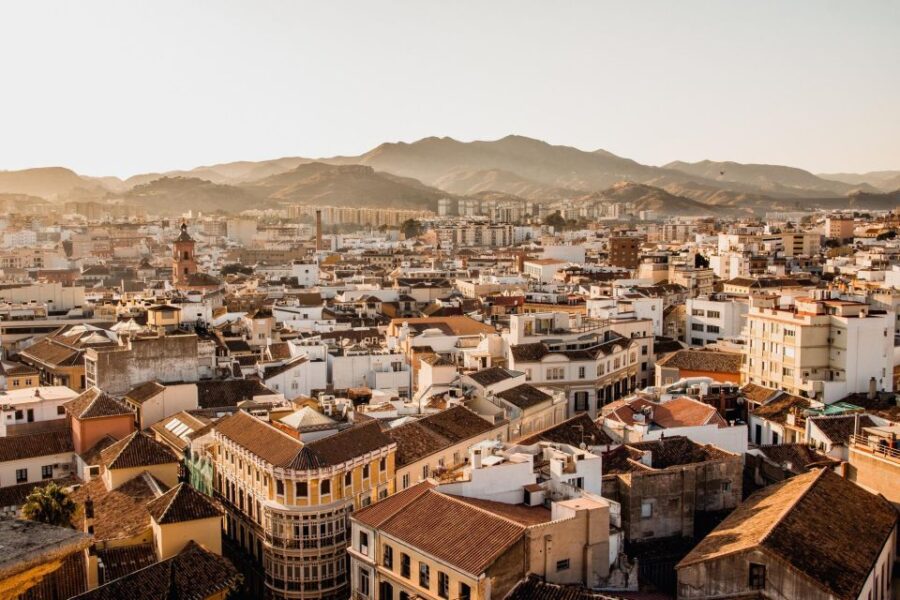 Malaga: Express Walk With a Local in 60 Minutes - Exploring Malagas Rich History