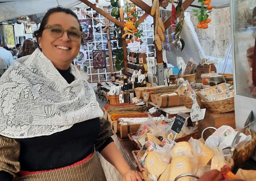 Mallorca: Street Market & Olive Mill Mini-Bus Tour With German Guide - Tour Overview