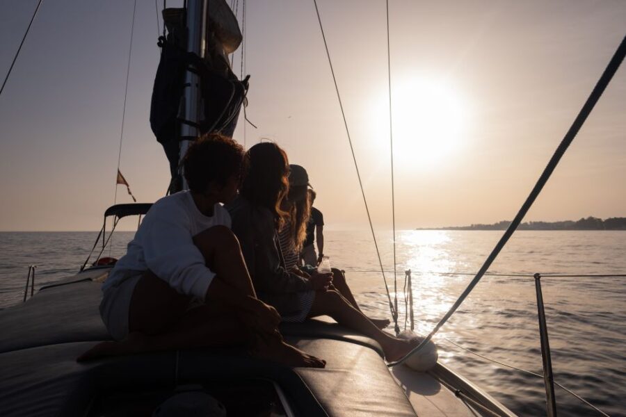 Marbella: Sailing & Dolphin Watching With Snacks and Drinks