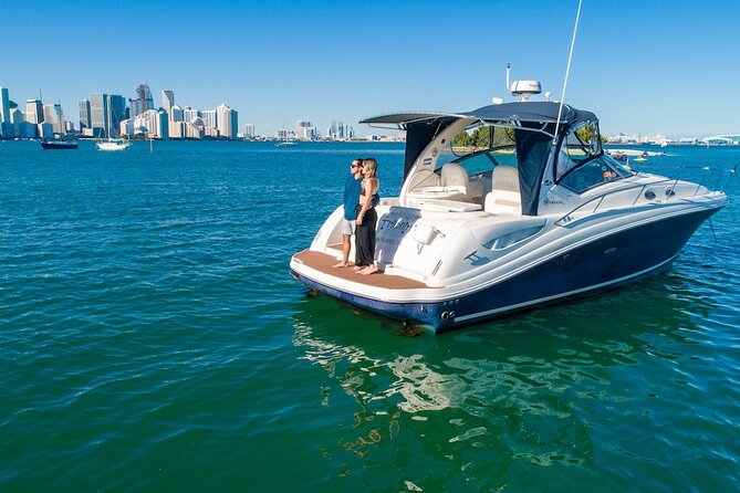 Miami Private Yacht Rental 2 to 4 Hours for 10 Ppl, Champagne