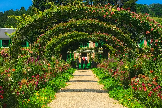 Monets Gardens & House With Art Historian: Private Giverny Tour From Paris - Tour Overview
