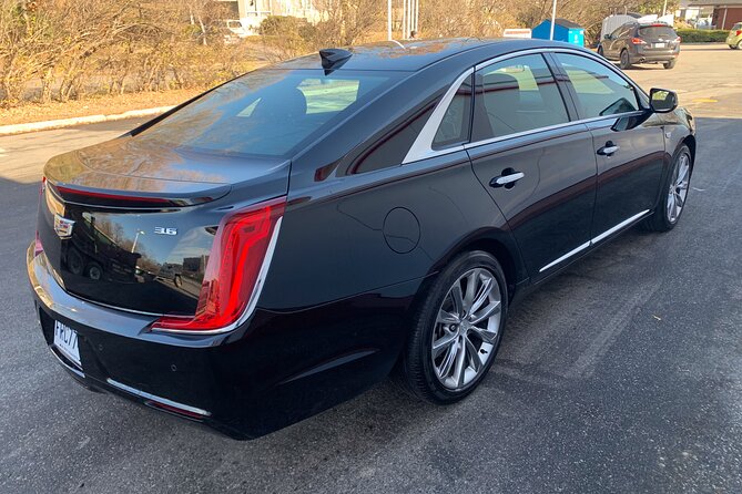 Montreal Airport to Mont-Tremblant Private Transfer Sedan 3 Passengers Maximum