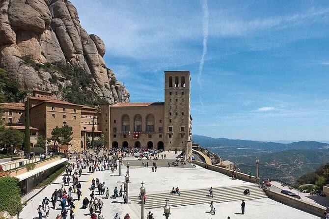 montserrat-private-tour-with-hotel-pick-up-from-barcelona-overview-of-the-montserrat-private-tour