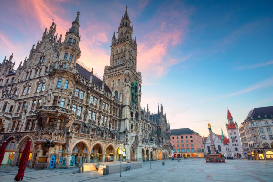 Munich: Highlights Self-Guided Scavenger Hunt and Tour - Activity Overview