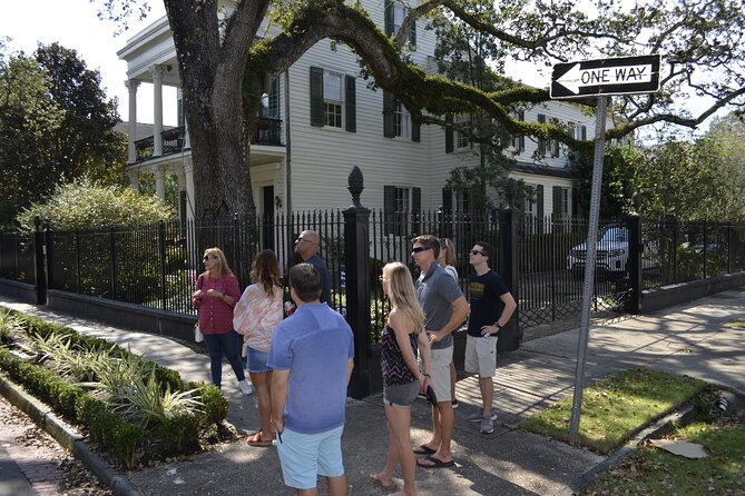New Orleans Garden District and Lafayette Cemetery Guided Tour