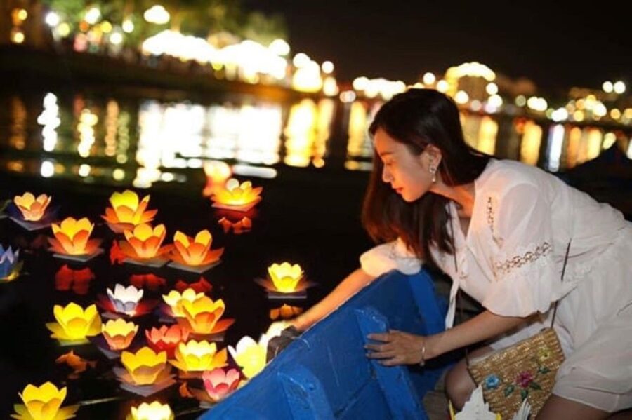 Night Boat Trip and Floating Lantern on Hoai River Hoi An