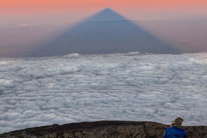 night-climb-to-pico-mountain-in-small-groups-guided-night-climb-to-pico-mountain