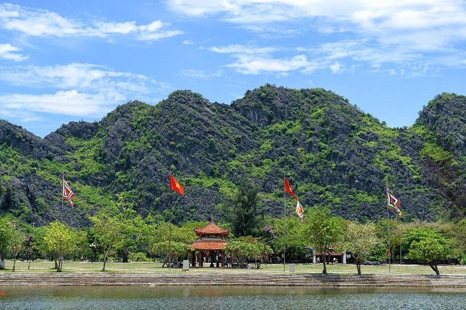 Ninh Binh Daily Tour: Hoa Lu - Am Tien Cave - Tam Coc - Bike - Bich Dong Pagoda