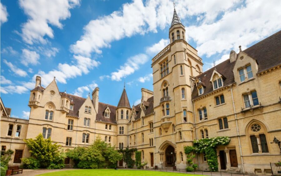 oxford-famous-alumni-outdoor-escape-game-overview-of-the-game