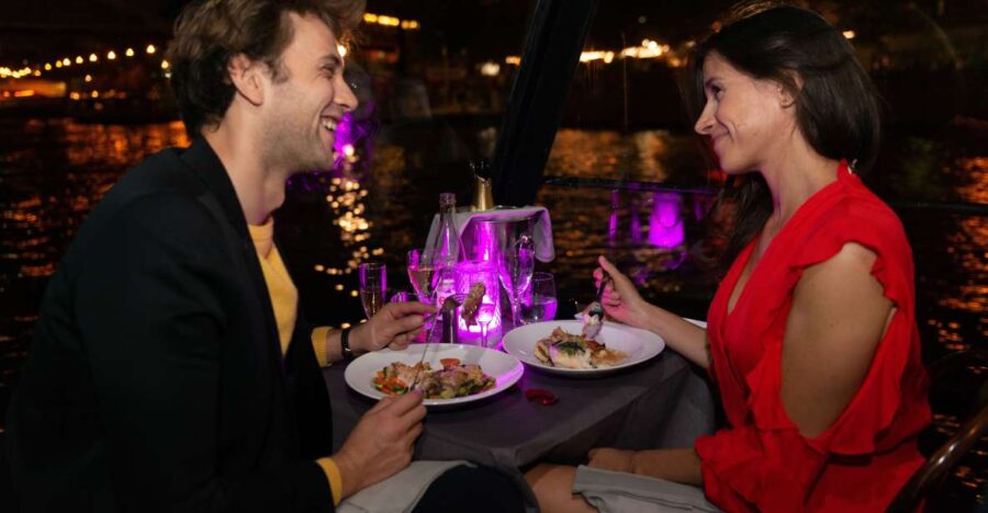 Paris: Christmas Lunch or Dinner Cruise - Festive Gourmet Meal Cruise