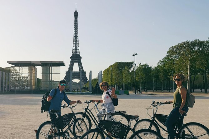 Paris Evening City of Lights Small Group Bike Tour & Boat Cruise