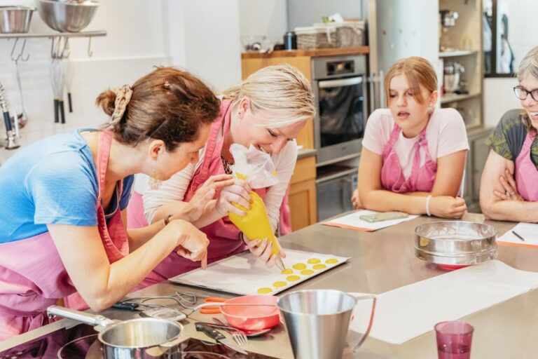 Paris: Macaron Cooking Class With Pâtisserie Chef Noémie