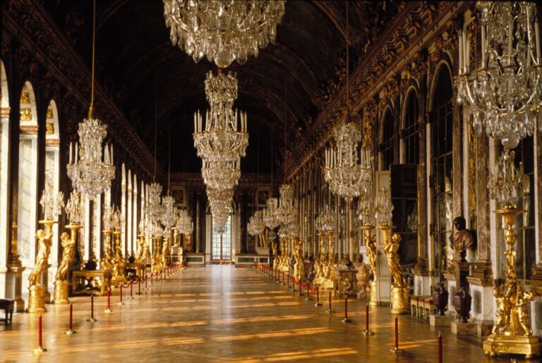 Paris: Palace of Versailles Tour With Skip-The-Line Ticket