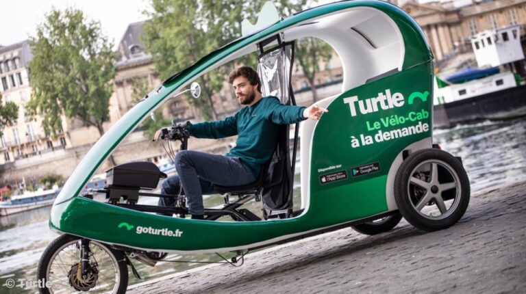 Paris : Private Guided Tour in Pedicab – Gustave Eiffel