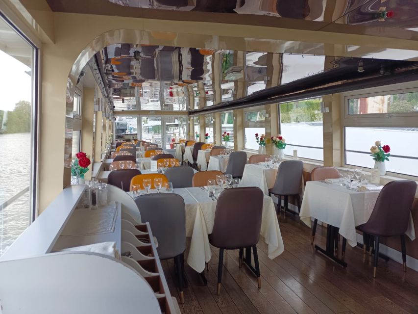 Paris : Seine River Lunch Cruise From Eiffel Tower
