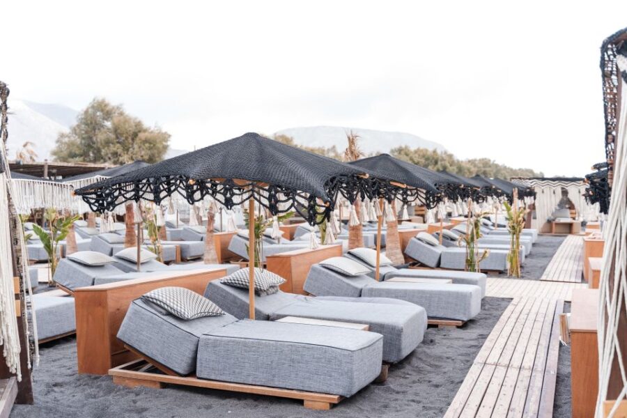 perivolos-beach-sun-bed-experience-fortyone-bar-restaurant-location-and-atmosphere