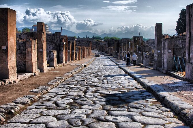 Pompeii, the Lives of the Ancients W/ Ticket Included - One of the Worlds Best-Known Sites